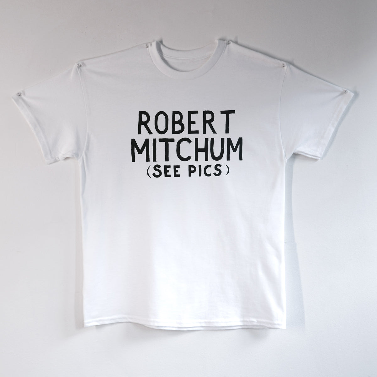 Robert Mitchum (See Pics)